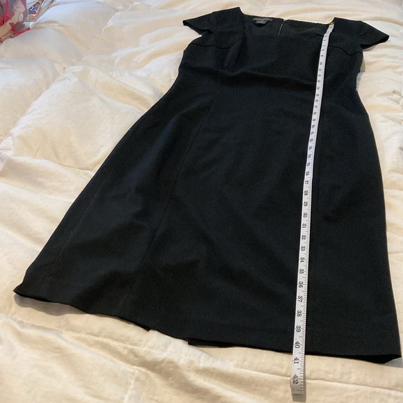 Banana Republic LBD With Piping and Cap Sleeve Black 6 - Picture 5 of 10
